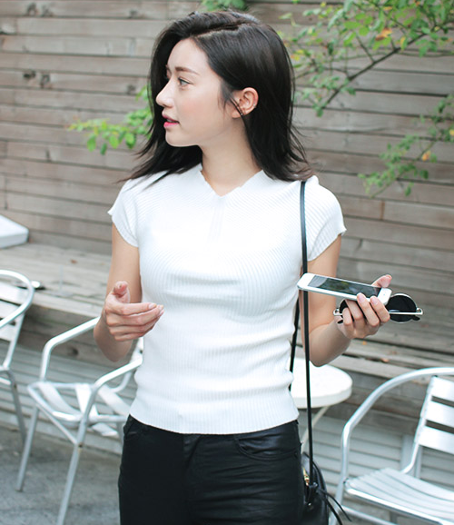 Slim V-Neck Knit Top