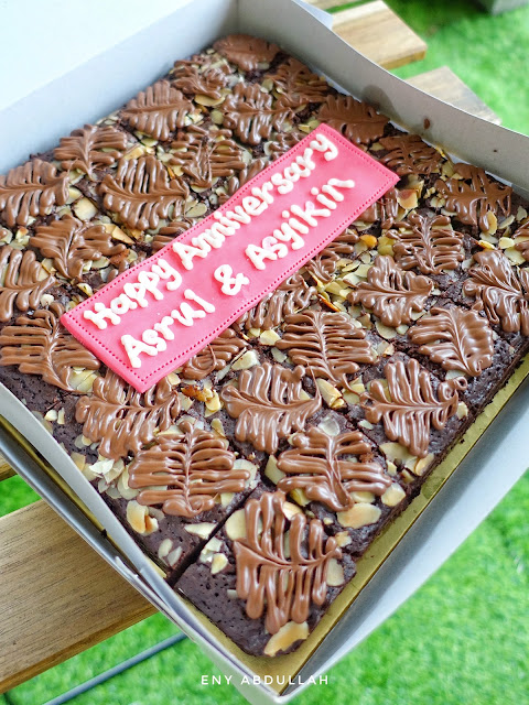 Brownies decoration, brownies tower, brownies hiasan, birthday brownies, wedding brownies, brownies hantaran, hias brownies