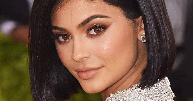 15 sản phẩm dưỡng da được Kylie Jenner sử dụng hằng ngày