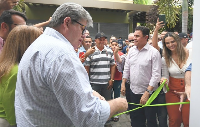 João Azevêdo inspeciona obras, autoriza investimentos e entrega reforma de mercado em São João do Rio de Peixe e São José de Piranhas