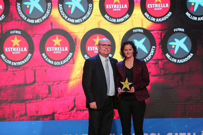 CLAUDIA PONS MEJOR ENTRENADORA FS. 2019