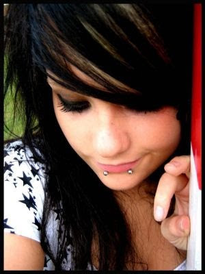 Modern Medium Emo Hairstyles for Girls 2010. Emo hairstyle ideas