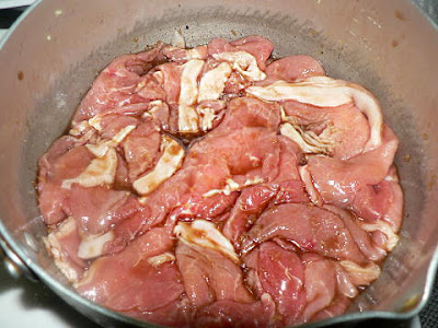 豚肉を漬け込む