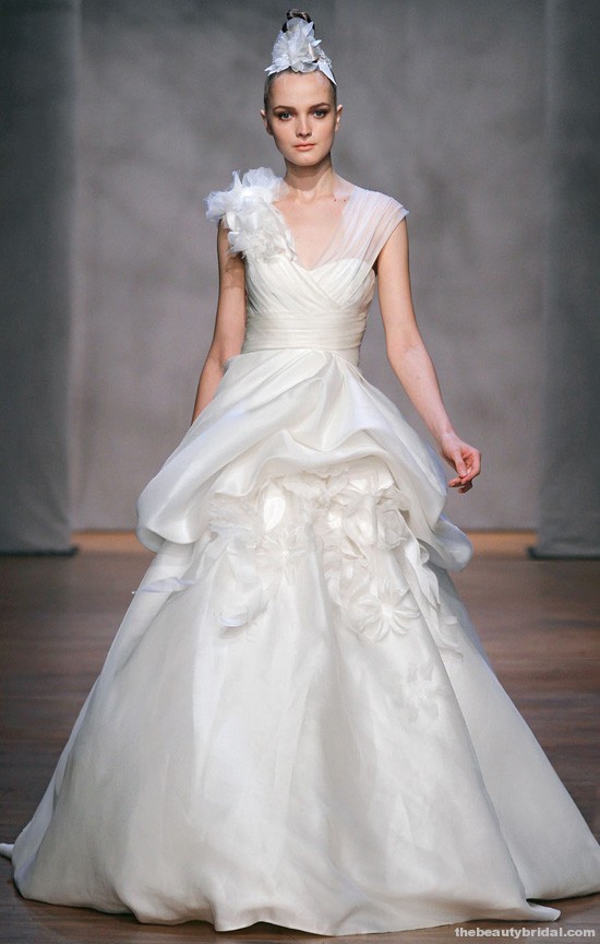 MONIQUE LHUILLIER FALL 2011 WEDDING DRESS COLLECTION wedding gowns 2011