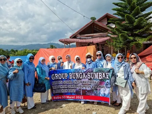 Group Bunga Sumbar Bantu Korban Gempa Pasbar, Ini Kata Ny Vita Gamawan Fauzi