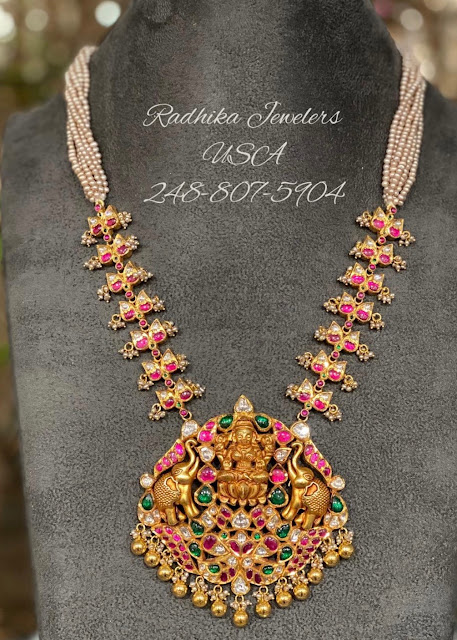 Simple Kundan Set by Radhika Jewellers