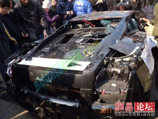 Foto Foto Mobil Lamborghini Dihancurkan Di Depan Umum [ www.Up2Det.com ]