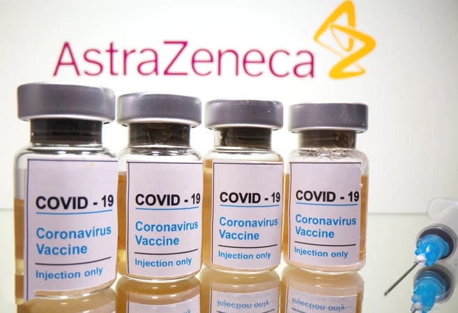AstraZeneca processada por 51 pessoas, admite efeitos secundários