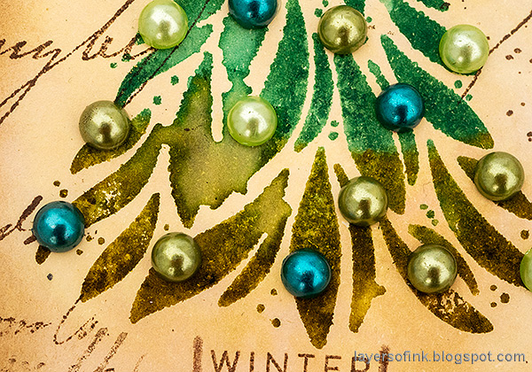 Layers of ink - Christmas Tree with Baubles Tag Tutorial by Anna-Karin Evaldsson.