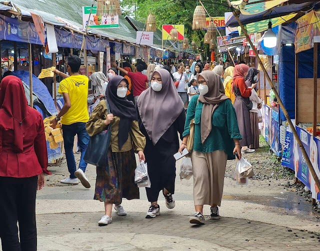 Marak Penggunaan Kresek Di Pasar Wadai, DLH Himbau Pedagang dan Pembeli Bawa Bakul Purun 