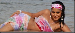 farzana_in_swimwear