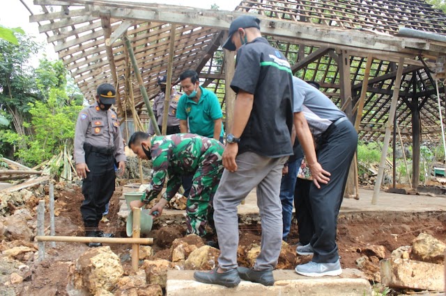 Komandan Kodim 0730 Gunungkidul :Peletakan Batu Pertama Giat Bedah Rumah Media Online Gunungkidul