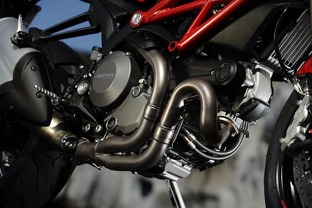 Ducati Release 2011 Monster 1100 EVO