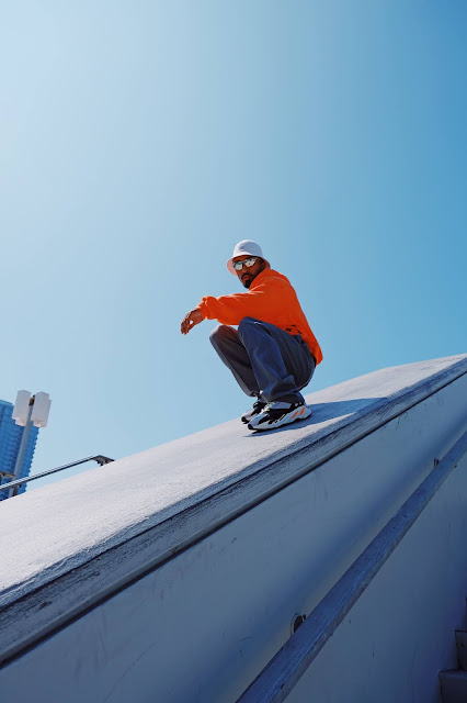 Man wearing white bucket hat: Photo by Mike Von on Unsplash