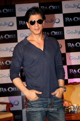 Shahrukh Khan at Gojiyo Ra.One Contest Winners event