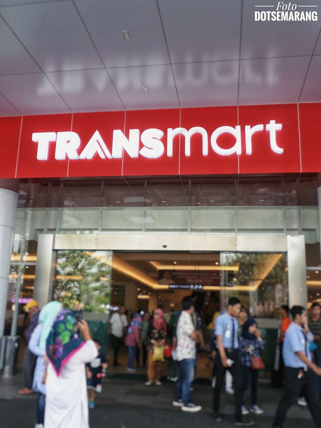Transmart Semarang Destinasi Favorit Baru Bagi Warga 