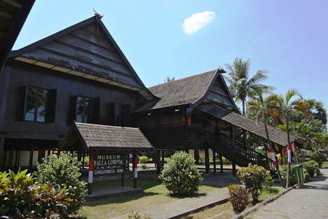 Sulawesi Selatan Museum Balla Lampoa