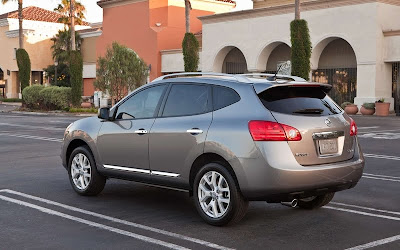 2011 Nissan Rogue Rear Side Angle View