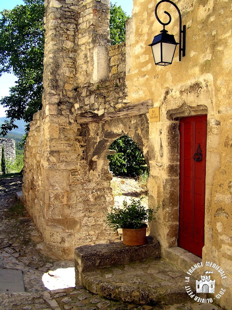 LE POET-LAVAL (26) - Village médiéval