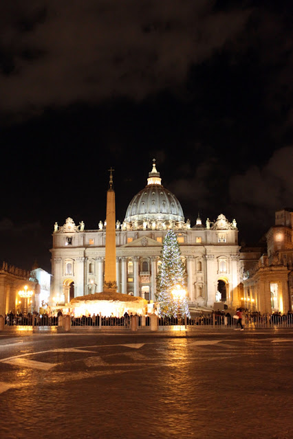 Piazza San Pietro ed il Cupolone di notte-Roma