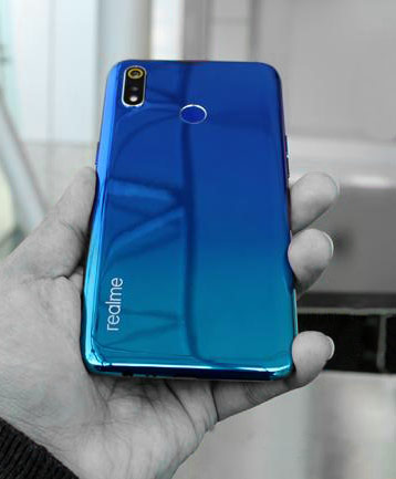 صورة موبايل ريلمى 3 باللون الازرق المتدرج - realme 3 mobile image 