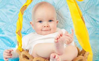 baby-playing-in-home