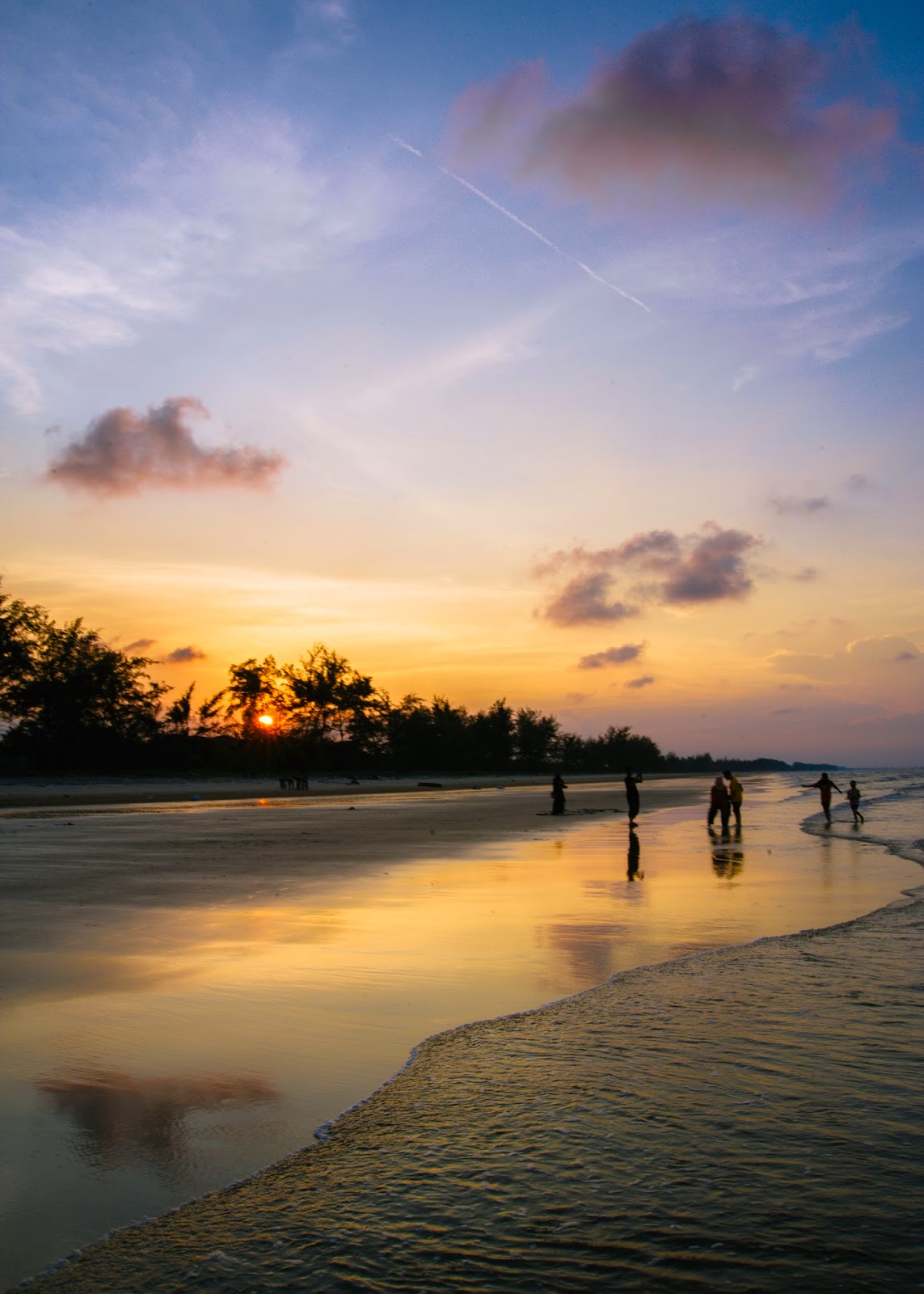 Journey to the Poyoland: Sunset  Pantai Air Leleh, Pekan 