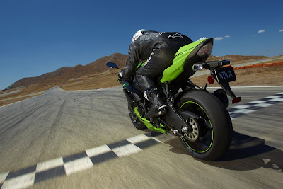 2011 Kawasaki Ninja ZX-6R Rear Action View