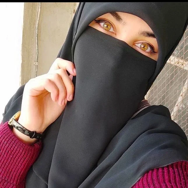 New Hijab Style DP for Stylish Girl