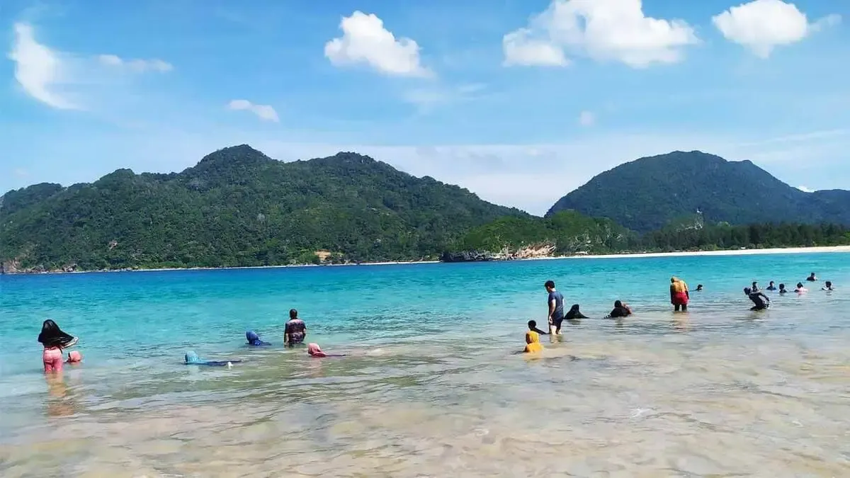 pantai lampuuk aceh indonesia