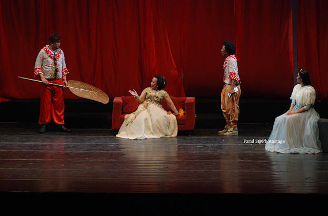 pentas, foto teater, foto komedi, nyonya nomor satu, butet kertaradjasa, agus noor, titik puspa, happy salma, Taman Ismail Marzuki, foto panggung, teater