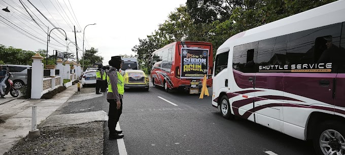Polsek Ponorogo Laksanakan Pengamanan dan Pengawalan Warga PSHWTM Ikuti Suran Agung di Madiun