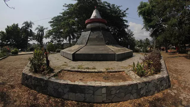 Tafakur Pagi di Monumen Gunung Krakatau