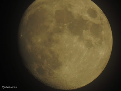 Luna plina zoom cu Nikon,