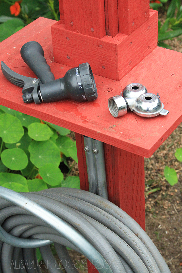 alisaburke: DIY hose stand