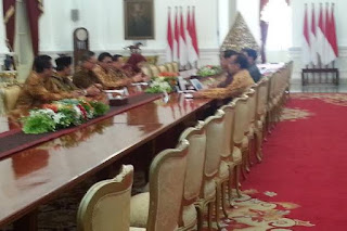 Waduh Ada Apa Gerangan ? Pimpinan MPR Datangi Presiden Jokowi di Istana Merdeka - Commando 