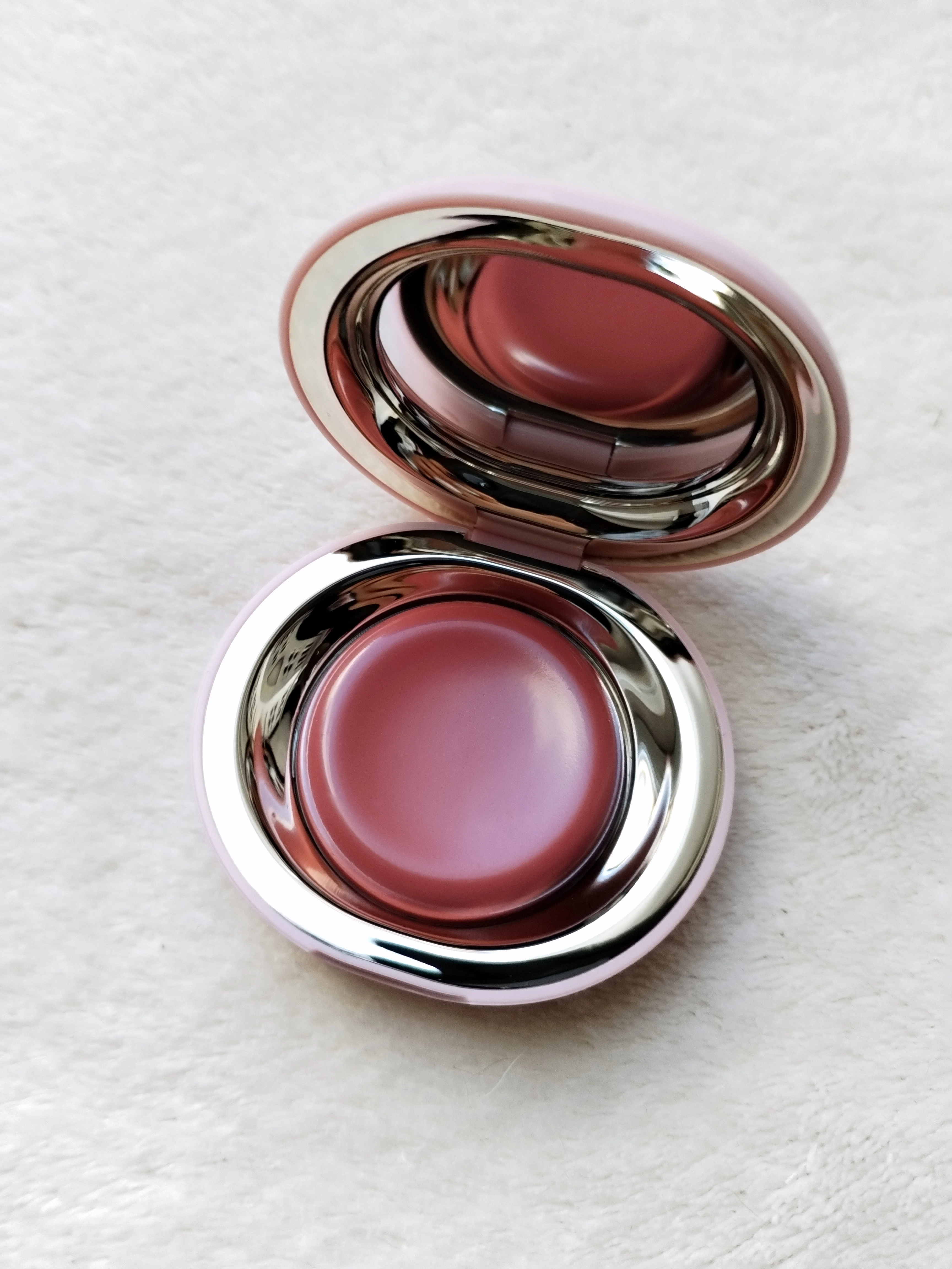 RARE BEAUTY : STAY VULNERABLE BLUSH FONDANT en teinte Nearly Neutral