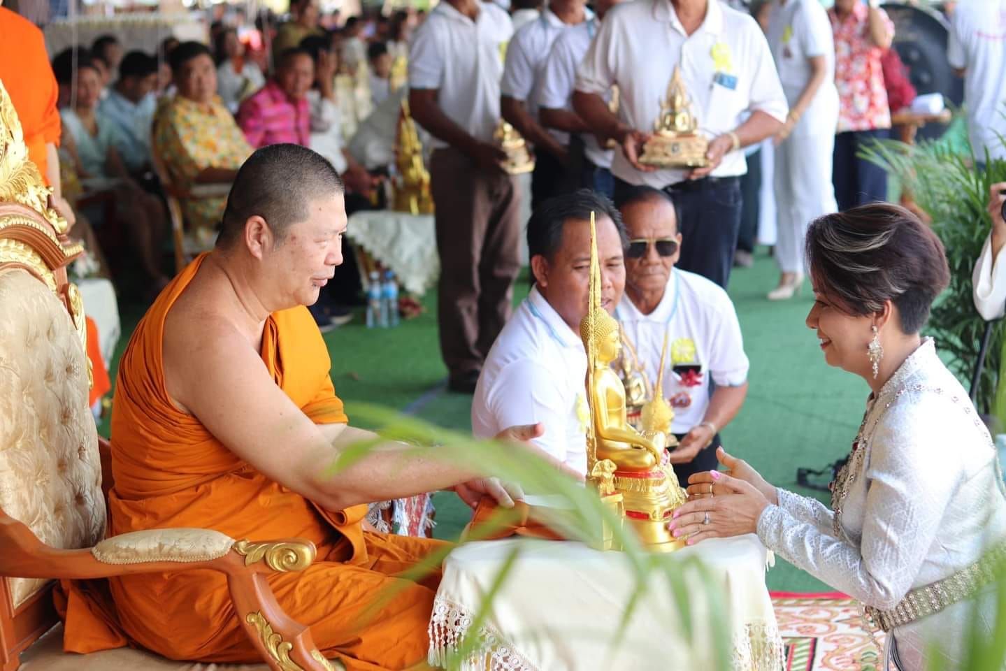 พิธีเททองหล่อพระพุทธชินราช พระประธานประจำอุโบสถ ณ มณฑลพิธีวัดเกาะมะไฟ ต.บ้านหอย อ.ประจันตคาม จ.ปราจีนบุรี