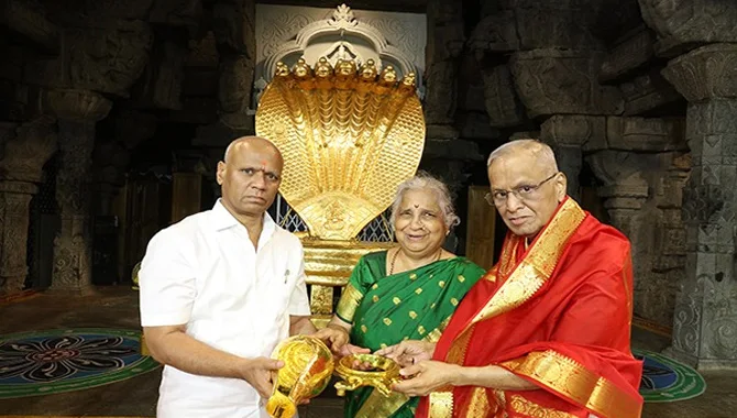 తిరుమల శ్రీవారిసేవలో ఇన్ఫోసిస్ అధినేత దంపతులు | Infosys founder narayana murthy wife sudha donate golden conch tortoise idol to tirumale temple