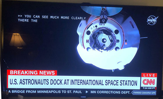 Dragon spacecraft approaches ISS (Source: www.cnn.com)