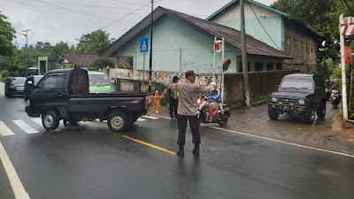 Wujudkan Kelancaran Lalulintas, Polsek Menes Polres Pandeglang Lakukan Pengaturan Lalu Lintas