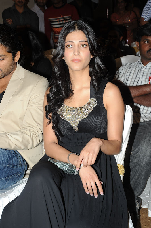 Shruthi Hassan Hot Stills At South Scope Calendar LaunchShruthi Hassan looks sizzling in black at Sc  Calendar Unvieling event wallpapers