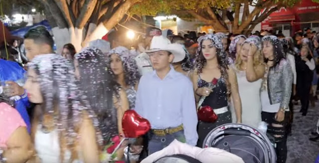  Mujeres de los Altos de Jalisco participan en desfiles para encontrar novio (VIDEO)