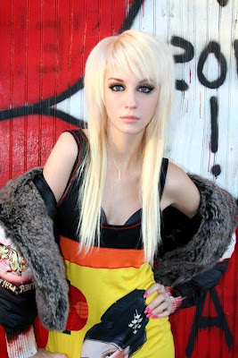 Emo Hair Styles With Image Emo Girls Hairstyle With Long Blond Emo Hair Picture 1