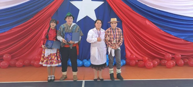 Campeonato comunal de cueca escolar reunió a medio centenar de bailarines