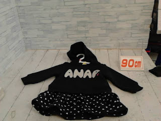 中古品　子供服　９０ｃｍ　ANAP　ブラック　長袖ワンピース　４４０円