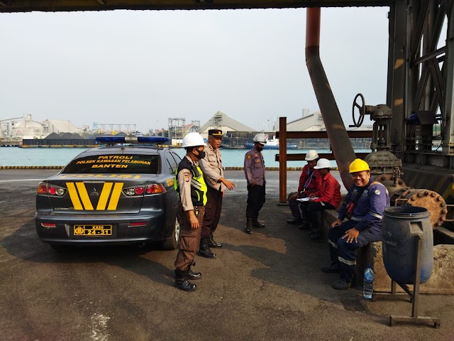 Polsek Kskp Banten Polres Cilegon Melaksanakan Giat Minggu Kasih Bersama Karyawan Pelabuhan KIP