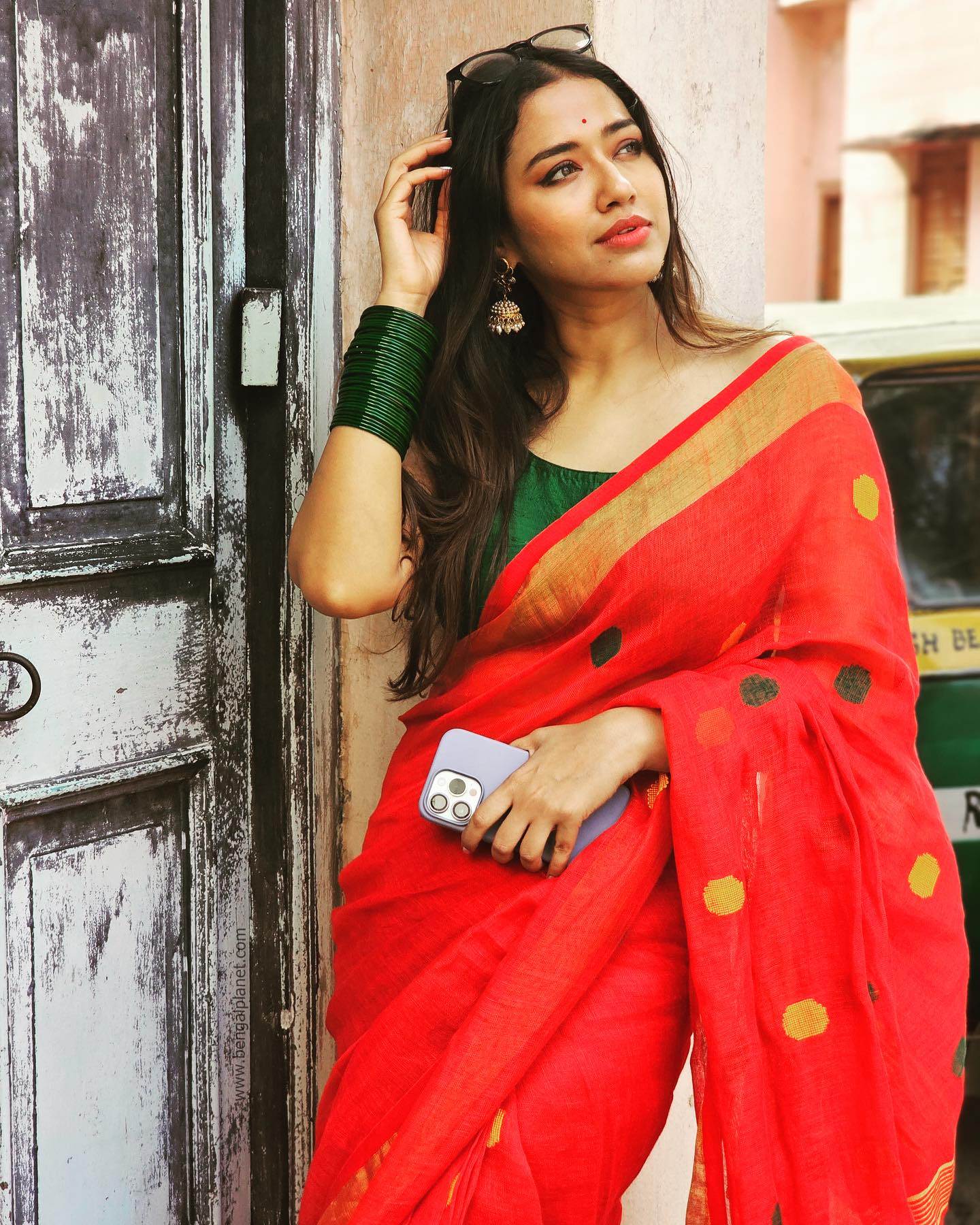 Sohini-Sarkar-cute-and-stunning-photoshoot-in-Saree-01-Bengalplanet.com