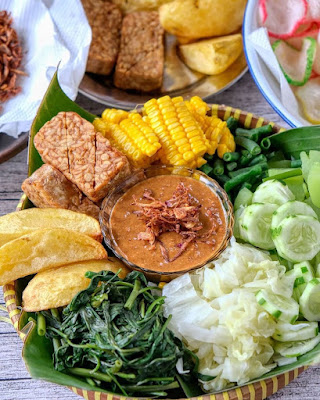 Savoring the Rich Flavors of Indonesian Traditional Food