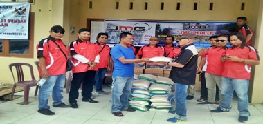 Perusahan Media JMG dan LPRI Beri Bantuan Korban Banjir Bandang Solok Selatan